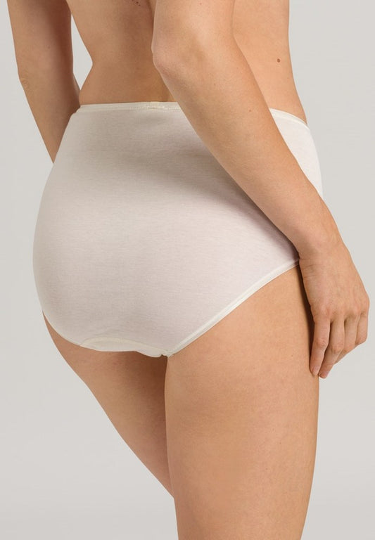 The Cotton Seamless-Maxi Briefs By Hanro in Pale Cream
