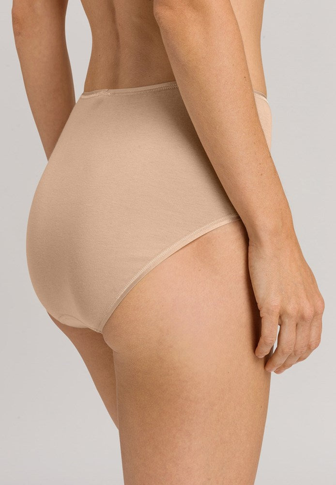 The Cotton Seamless-Maxi Briefs By Hanro in Beige