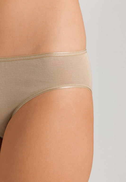 The Cotton Seamless-Midi Briefs By Hanro In Iced Cappuccino