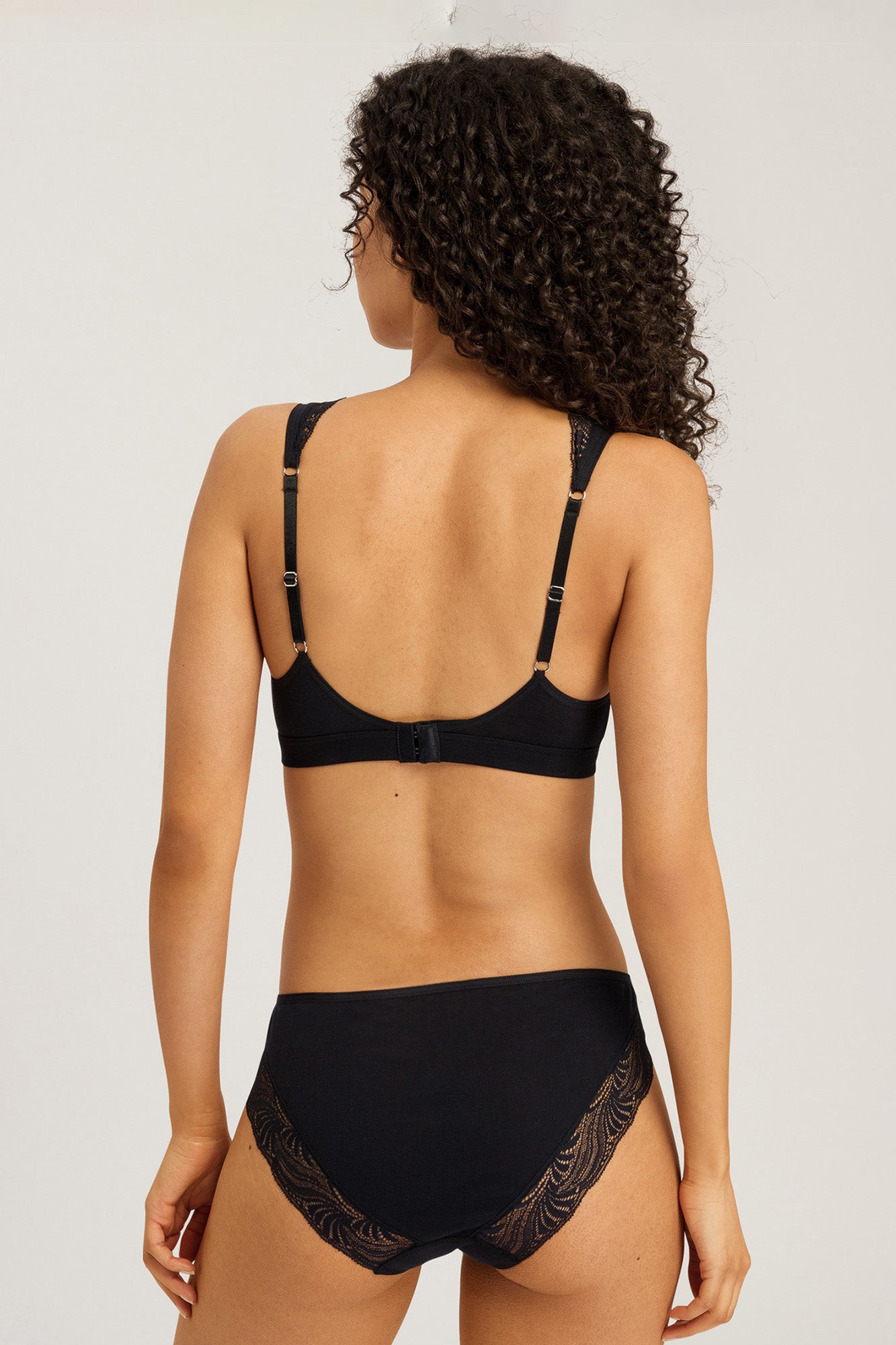 The Milea Soft Cup Bra By HANRO In Black