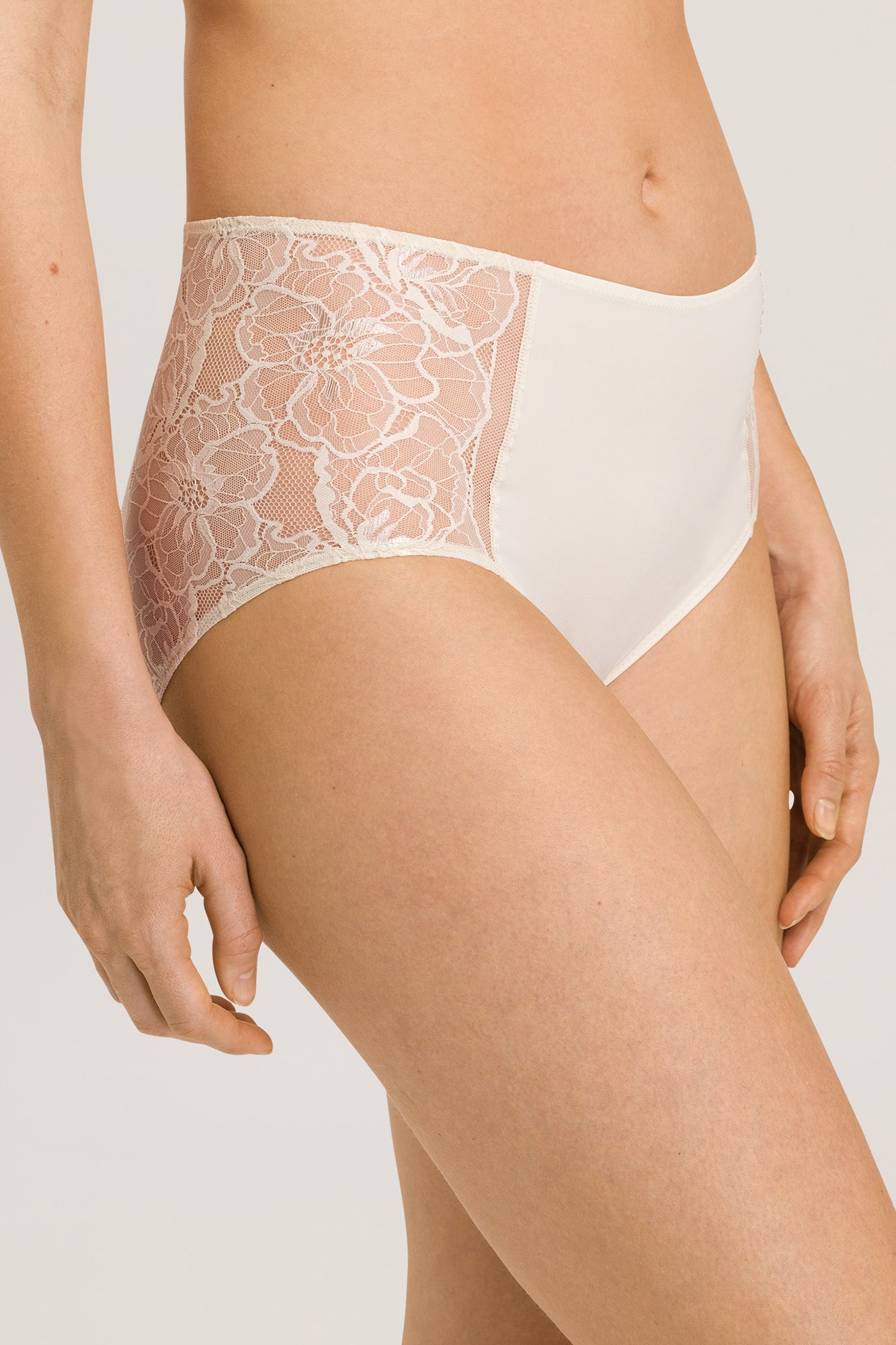 The Selma Maxi Brief By HANRO In Warm Sand
