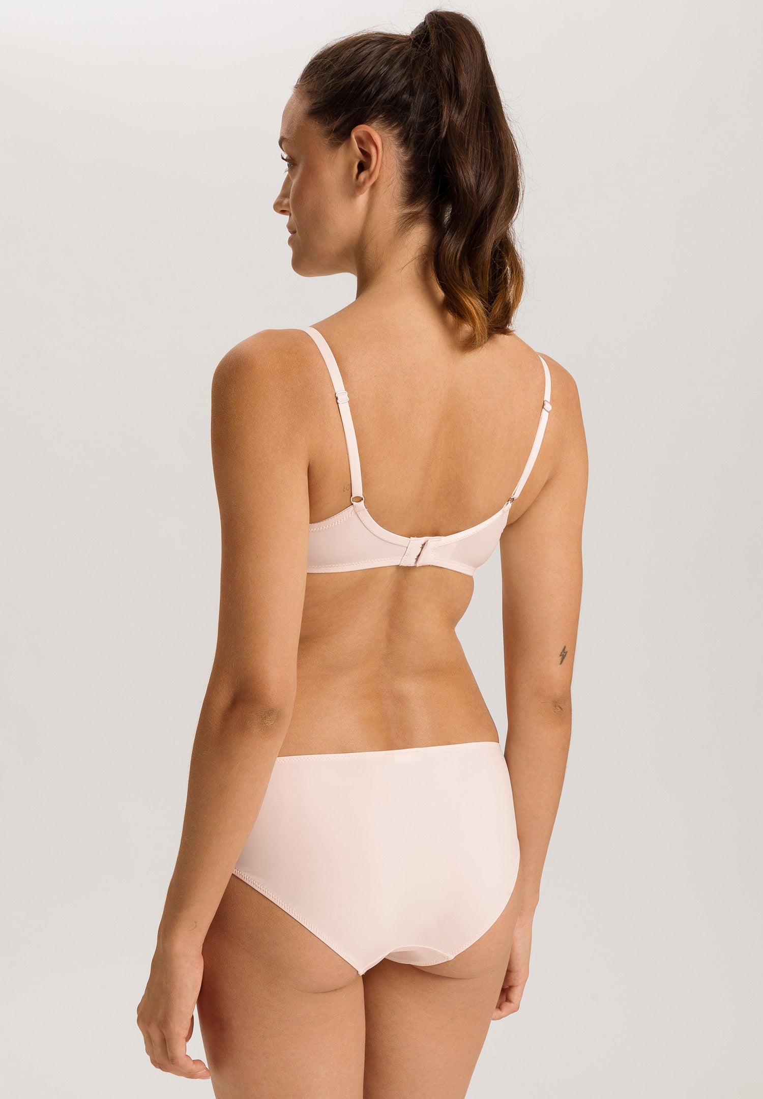 The Alicia-soft cup bra By Hanro In Melon Soda