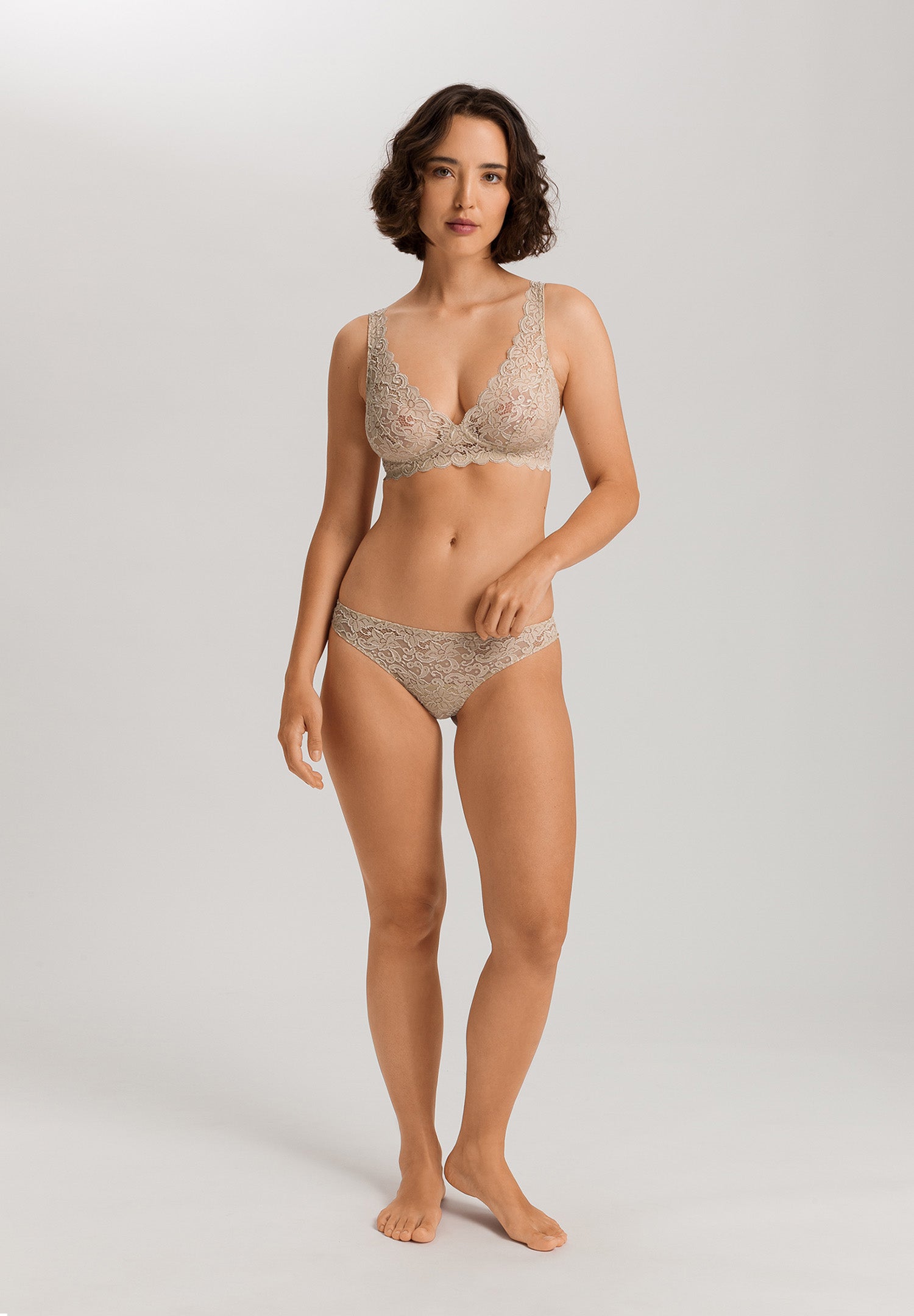 The Moments-Soft Cup Bra By Hanro In Iced Cappuccino
