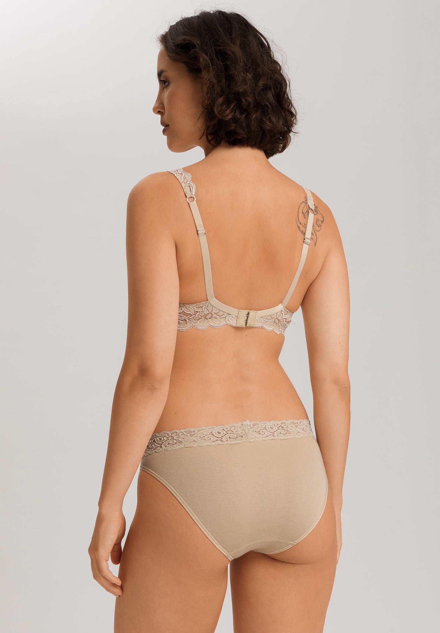 The Moments-U/Wire Bra By Hanro in Iced Cappuccino
