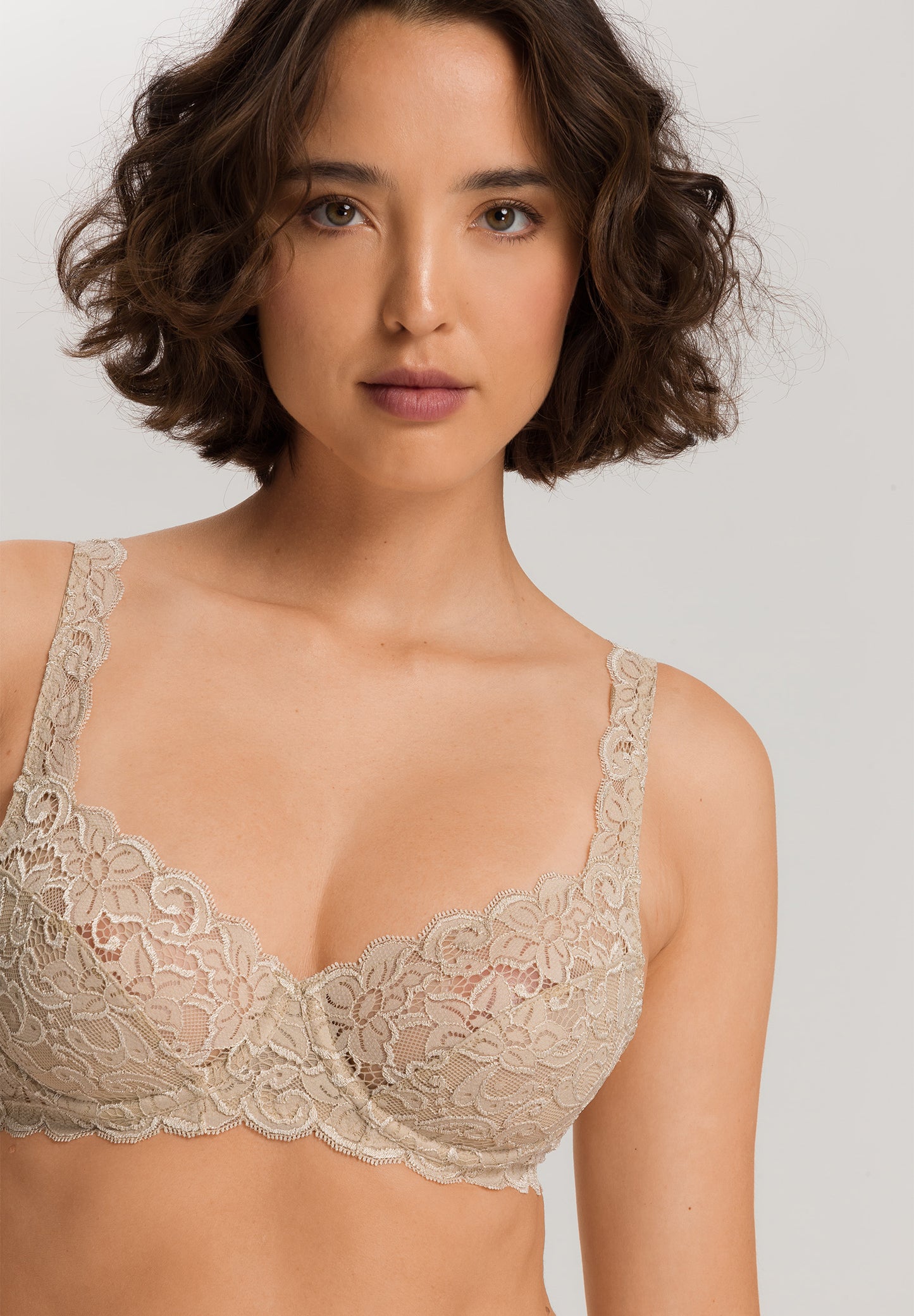 The Moments-U/Wire Bra By Hanro in Iced Cappuccino