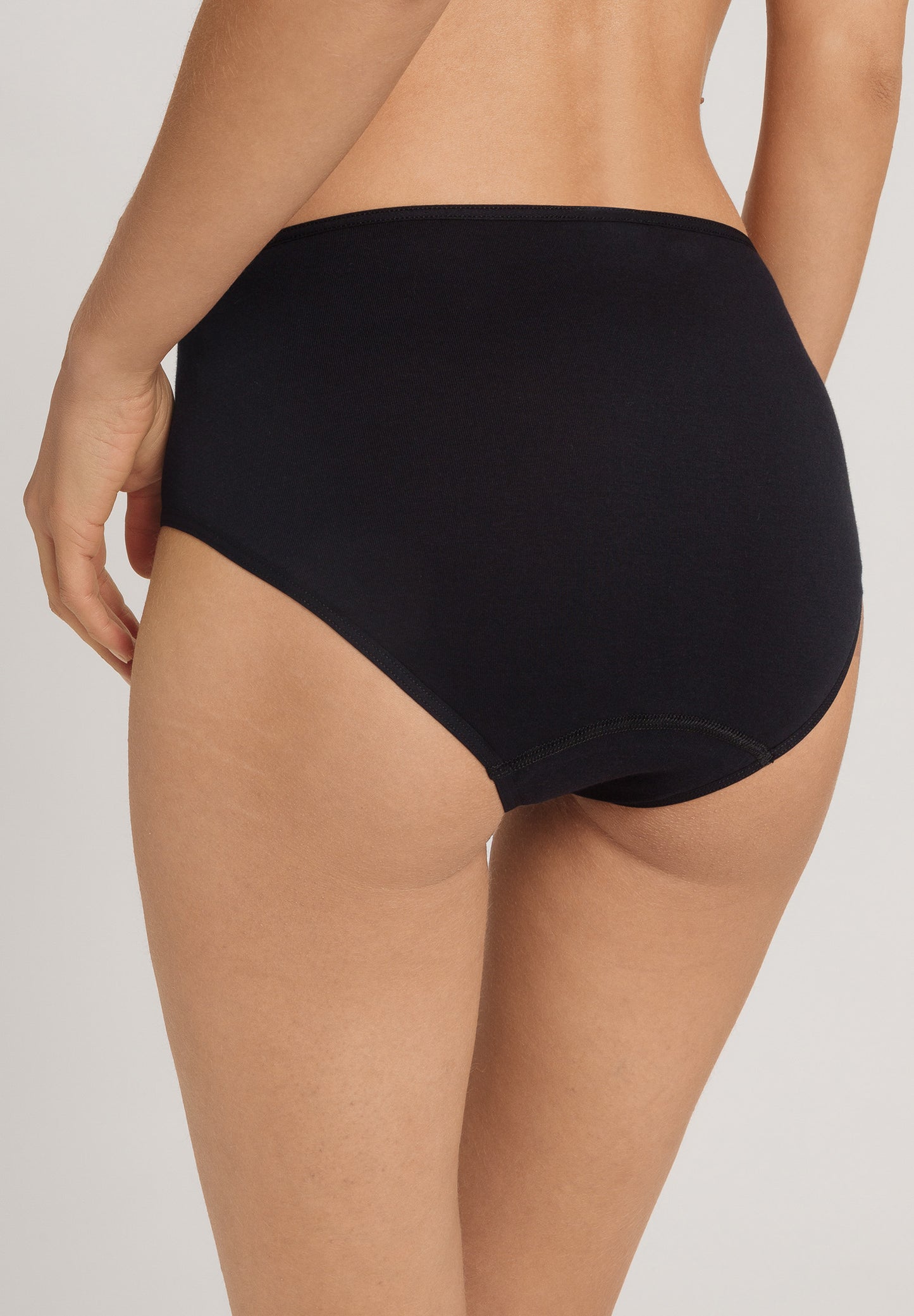 The Kalea-Maxi Briefs By HANRO in Black
