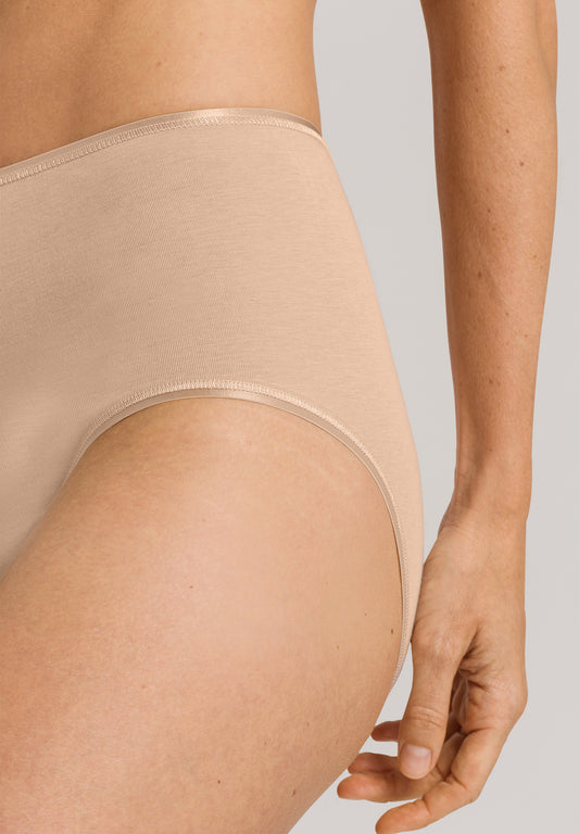 The Cotton Seamless-Maxi Briefs By Hanro in Beige