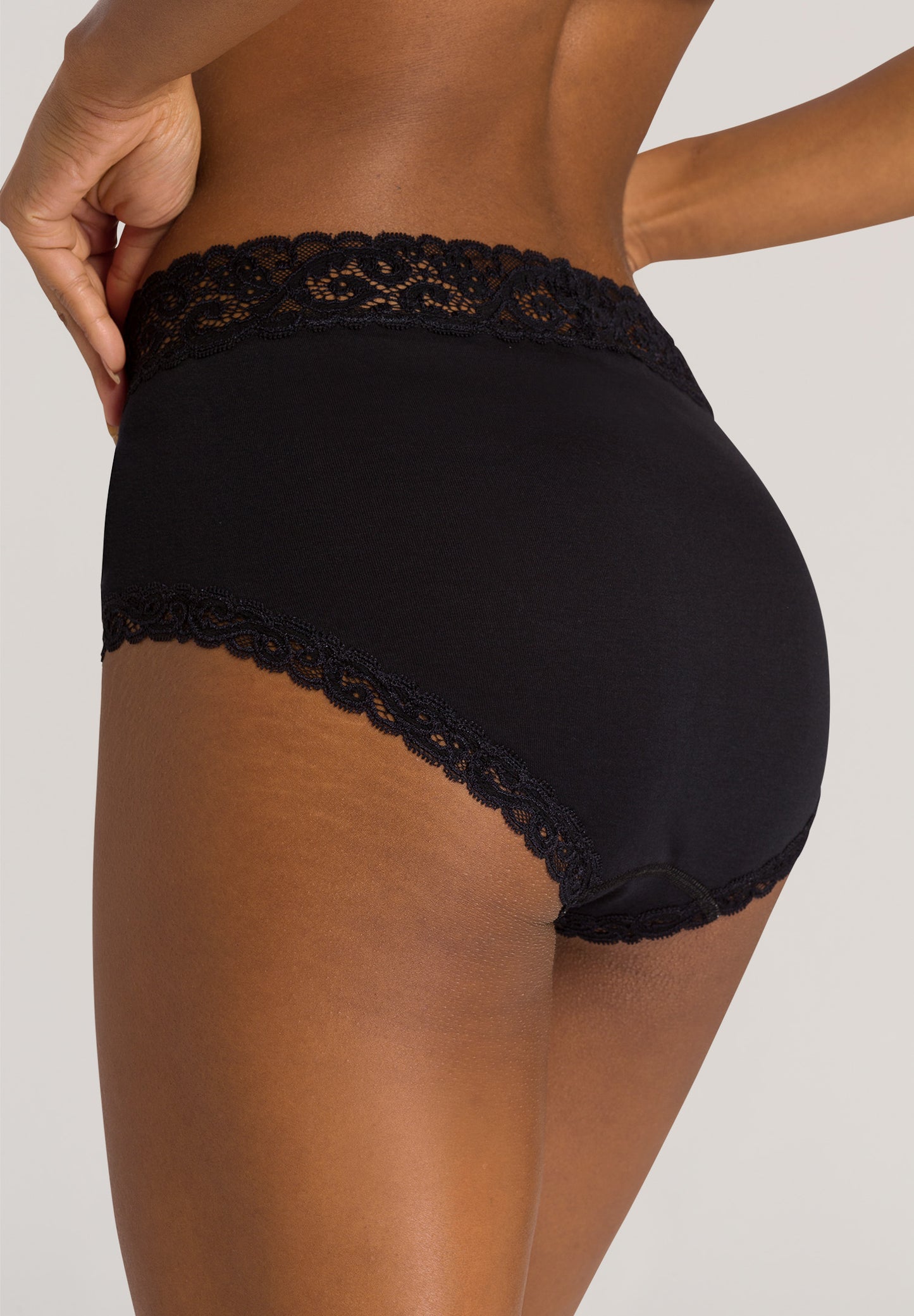 HANRO Black Moments Maxi Briefs
