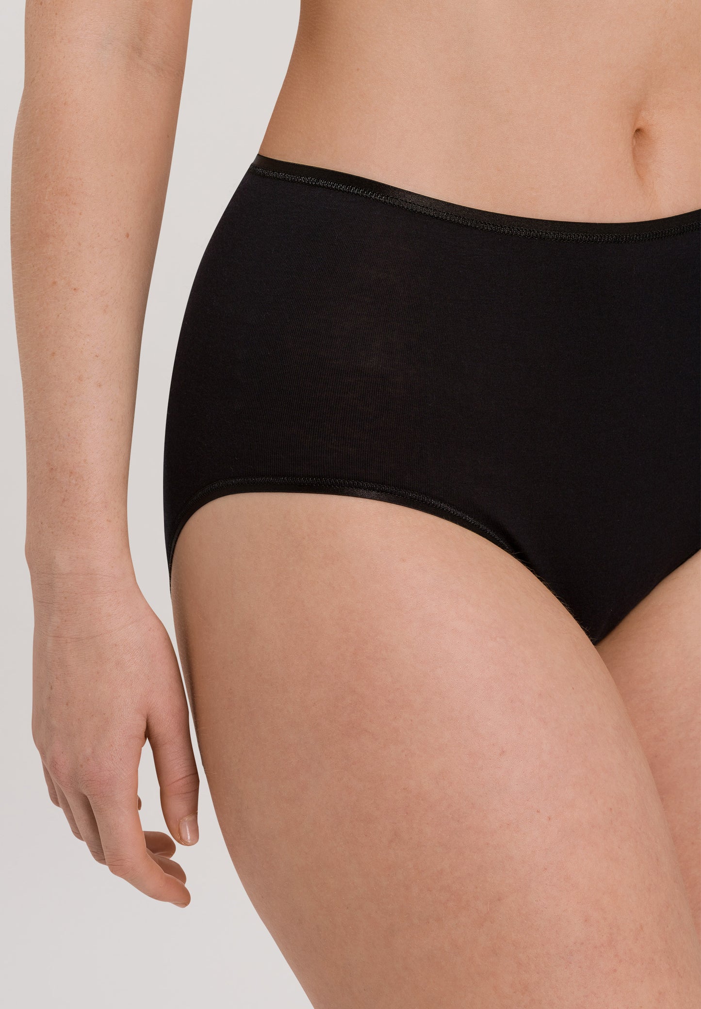 HANRO Black Cotton Seamless Maxi Brief