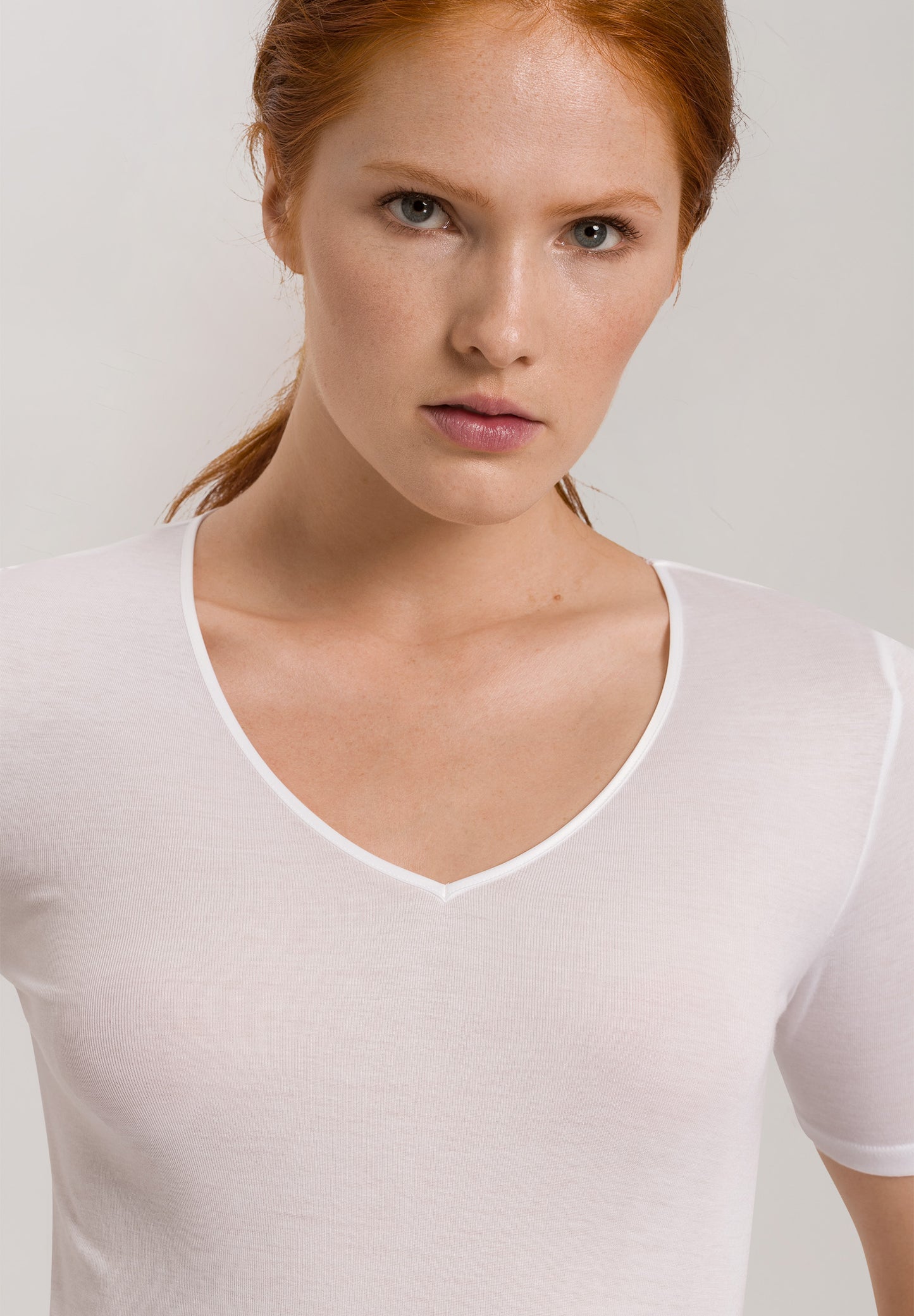 HANRO White Cotton Seamless V-Neck Short Sleeve Shirt