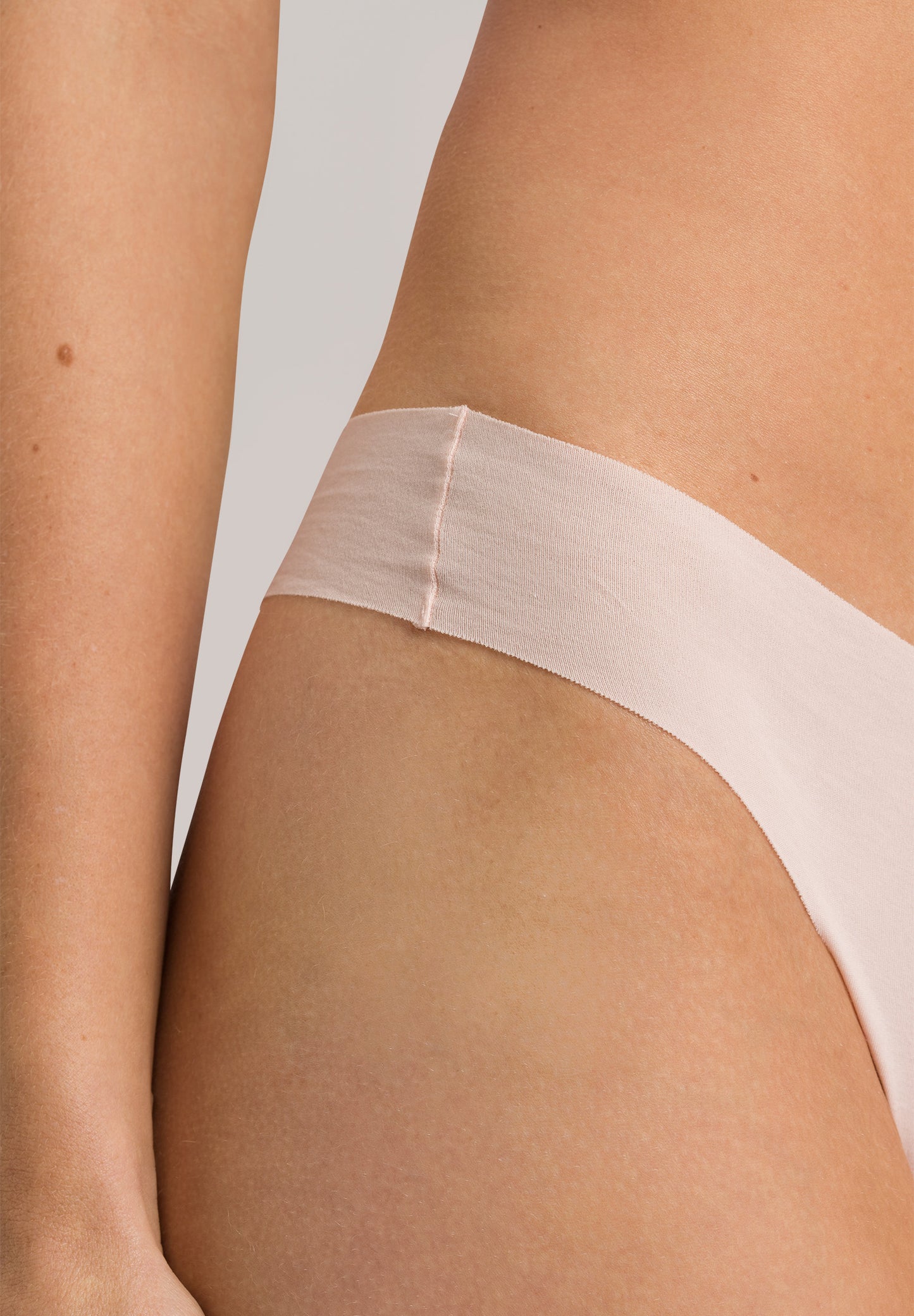 HANRO Powder Invisible Cotton Thong
