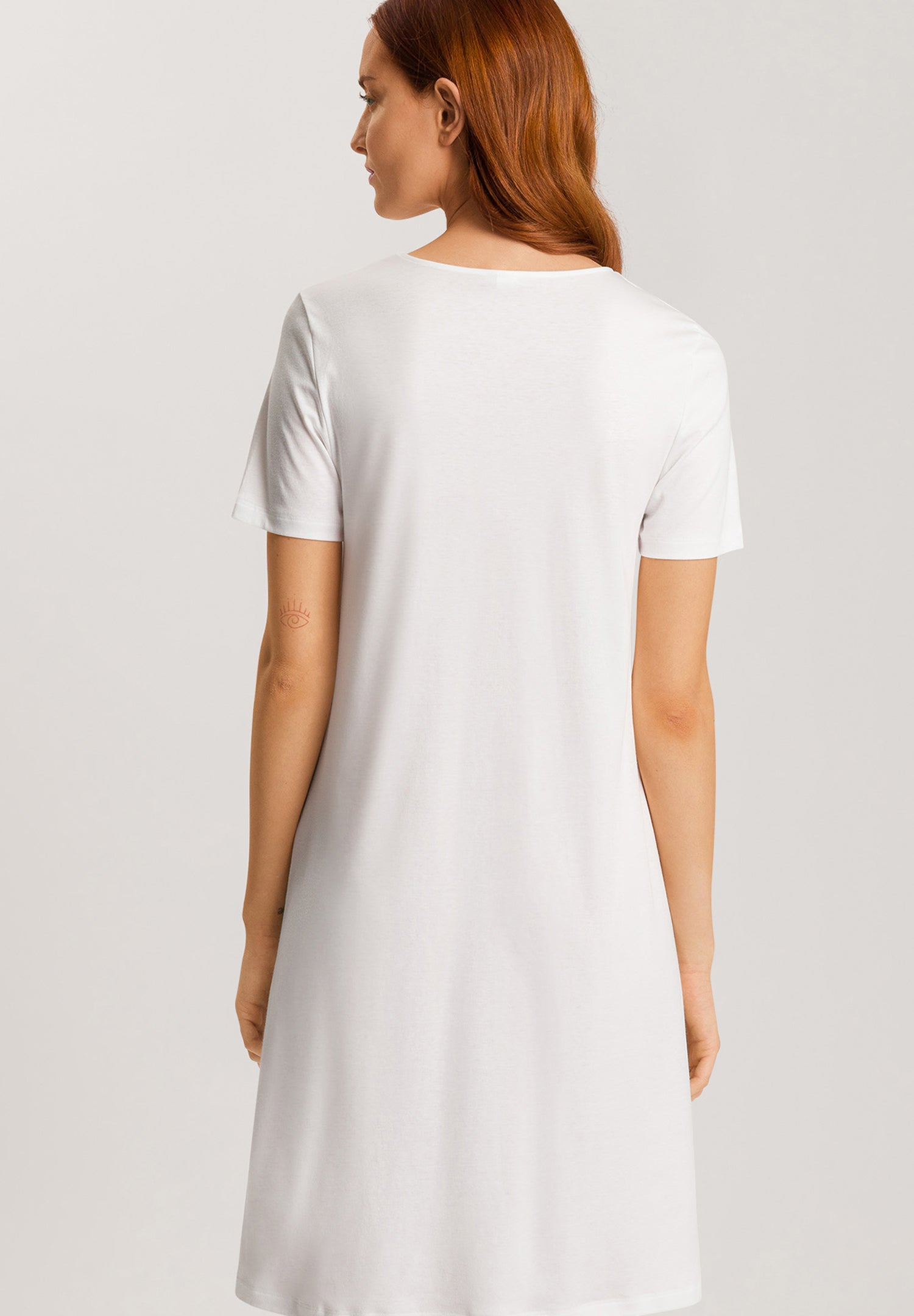 The Anne Short Sleeve Nightdress By HANRO In Off White