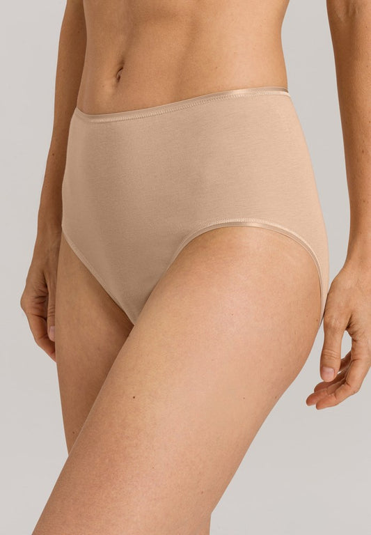 The Cotton Seamless-Maxi Briefs By Hanro in Beige