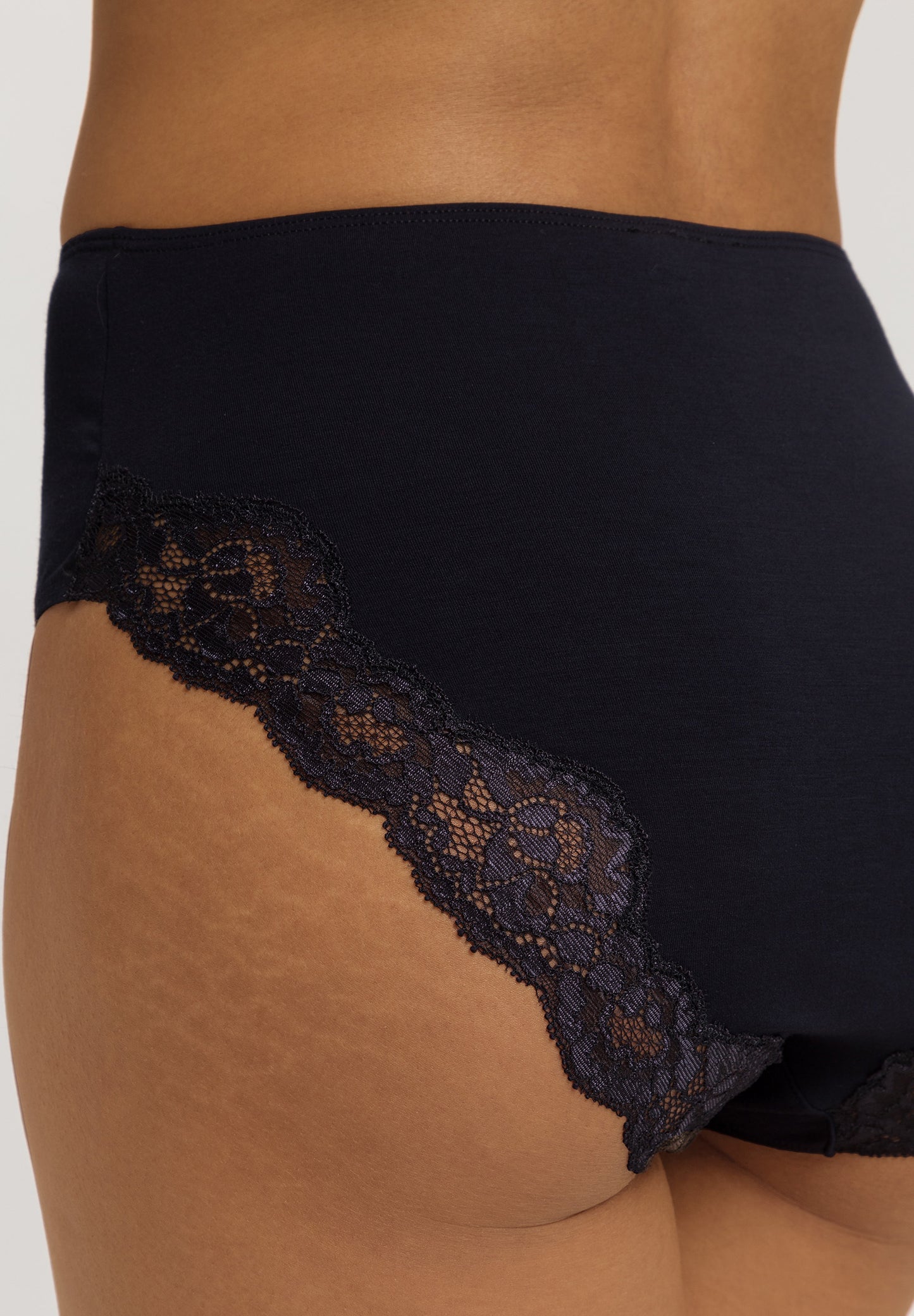 The Dana-Midi Briefs By Hanro in Black