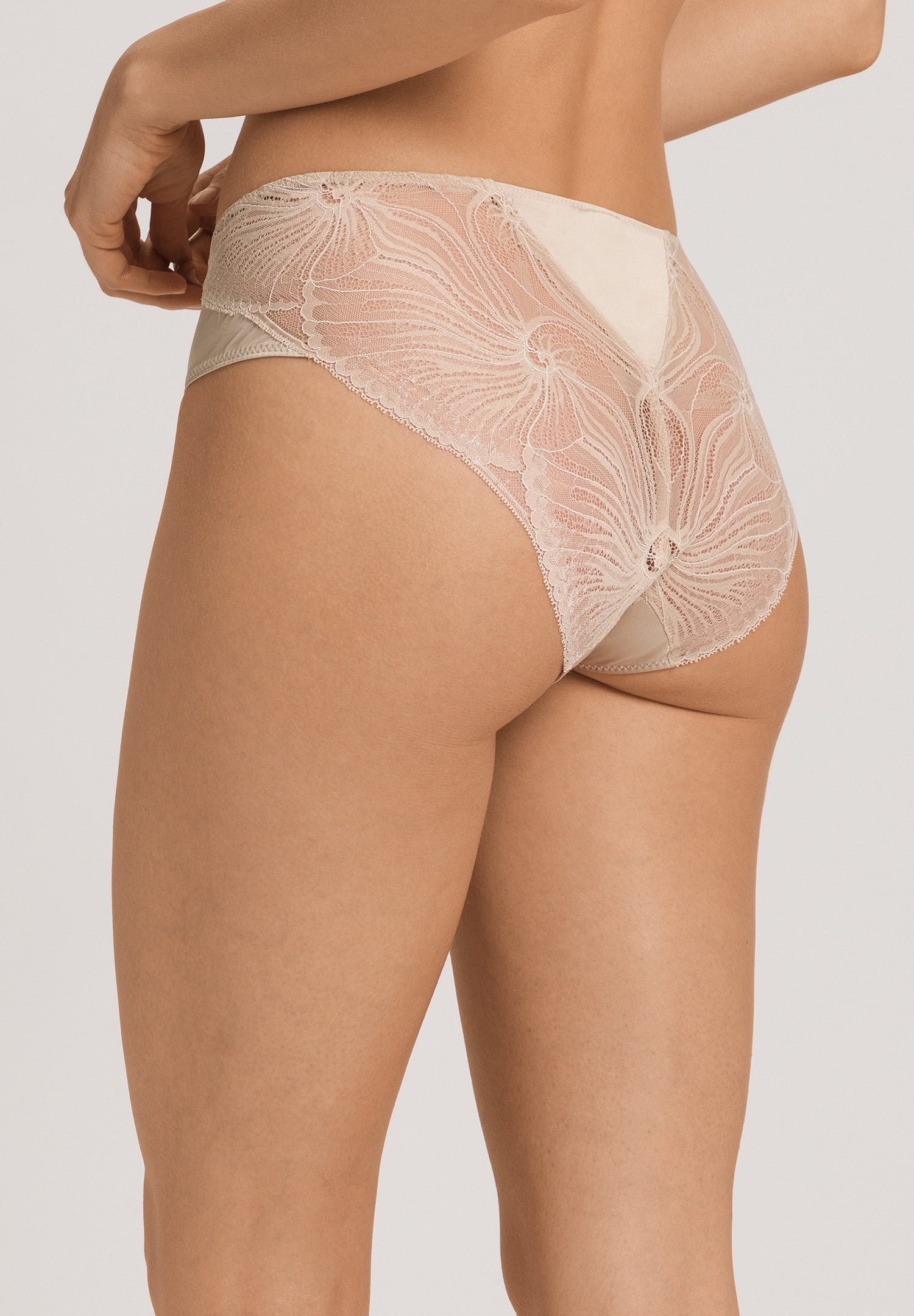 The Lilith-Midi Briefs By Hanro in Coffee Quartz