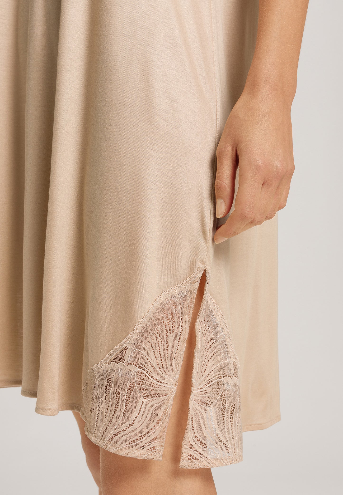 The Lilith Nw-Short Sleeve Nightdress 95Cm By Hanro in Coffee Quartz