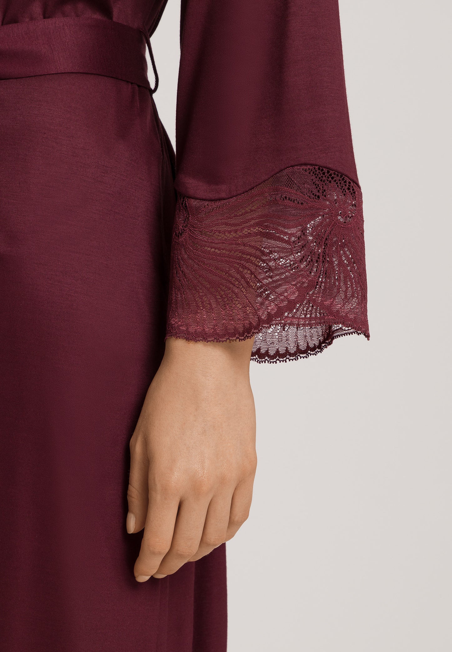 The Lilith Nw-Robe 100Cm By Hanro in Vivid Brown