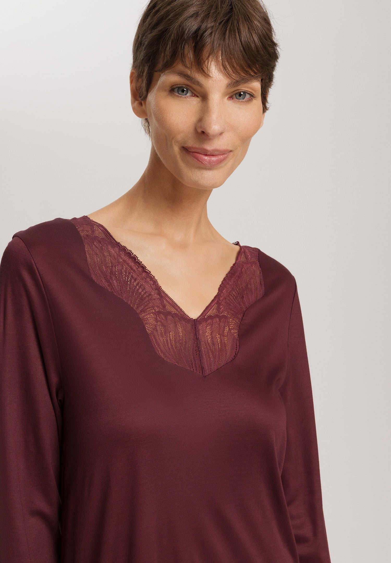 The Lilith Nw-L/Slv Nightdress 100Cm By Hanro in Vivid Brown