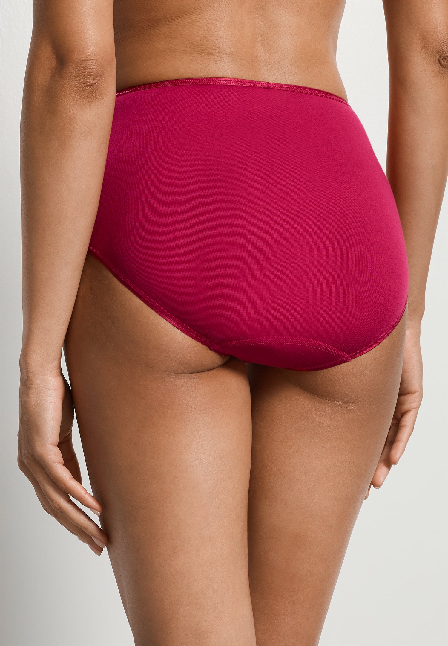 The Cotton Seamless-Maxi Briefs by HANRO in Light Sangria