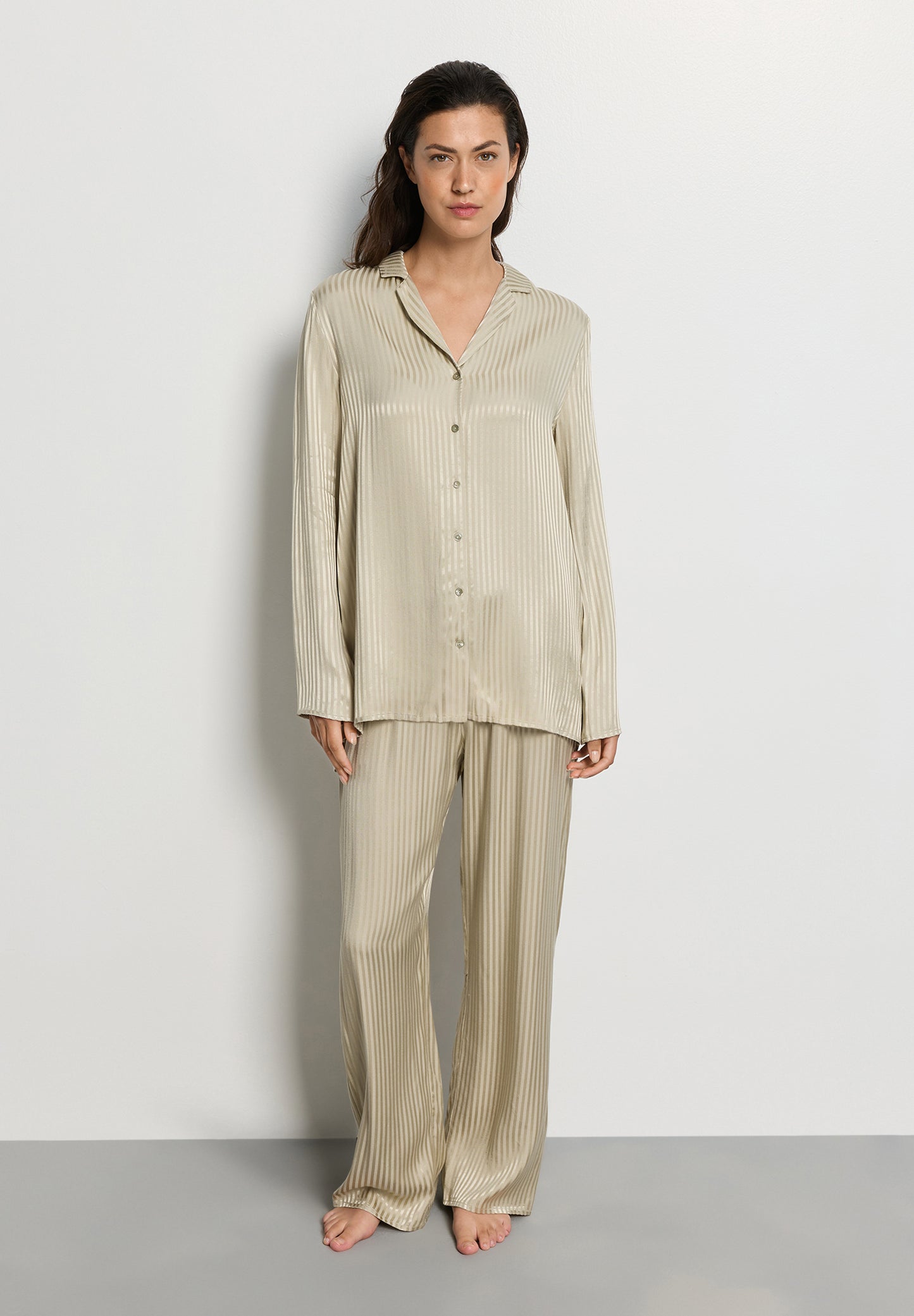 The Sleep & Lounge-L/Slv Bigshirt by HANRO in Olive Stem