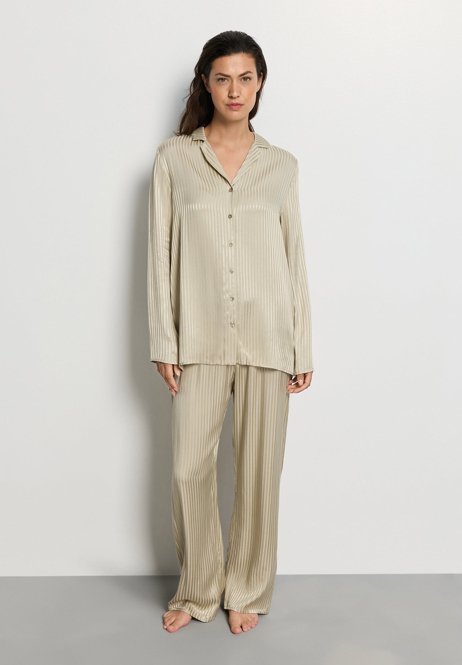 The Sleep & Lounge-L/Slv Bigshirt by HANRO in Olive Stem