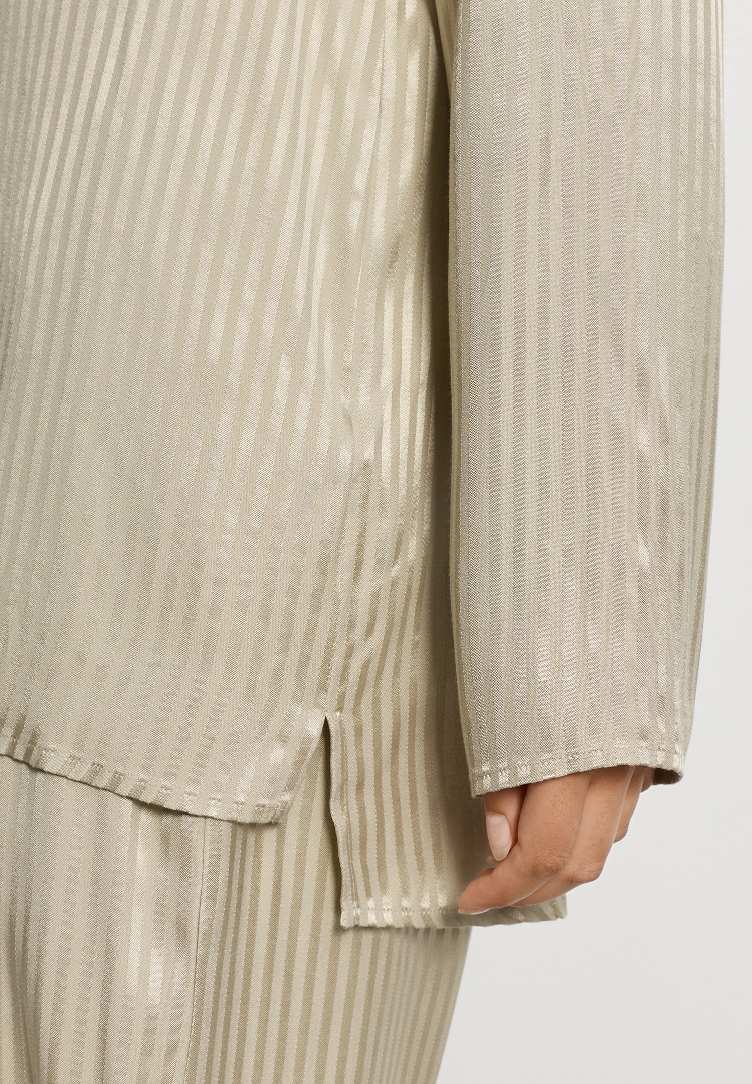 The Sleep & Lounge-L/Slv Bigshirt by HANRO in Olive Stem