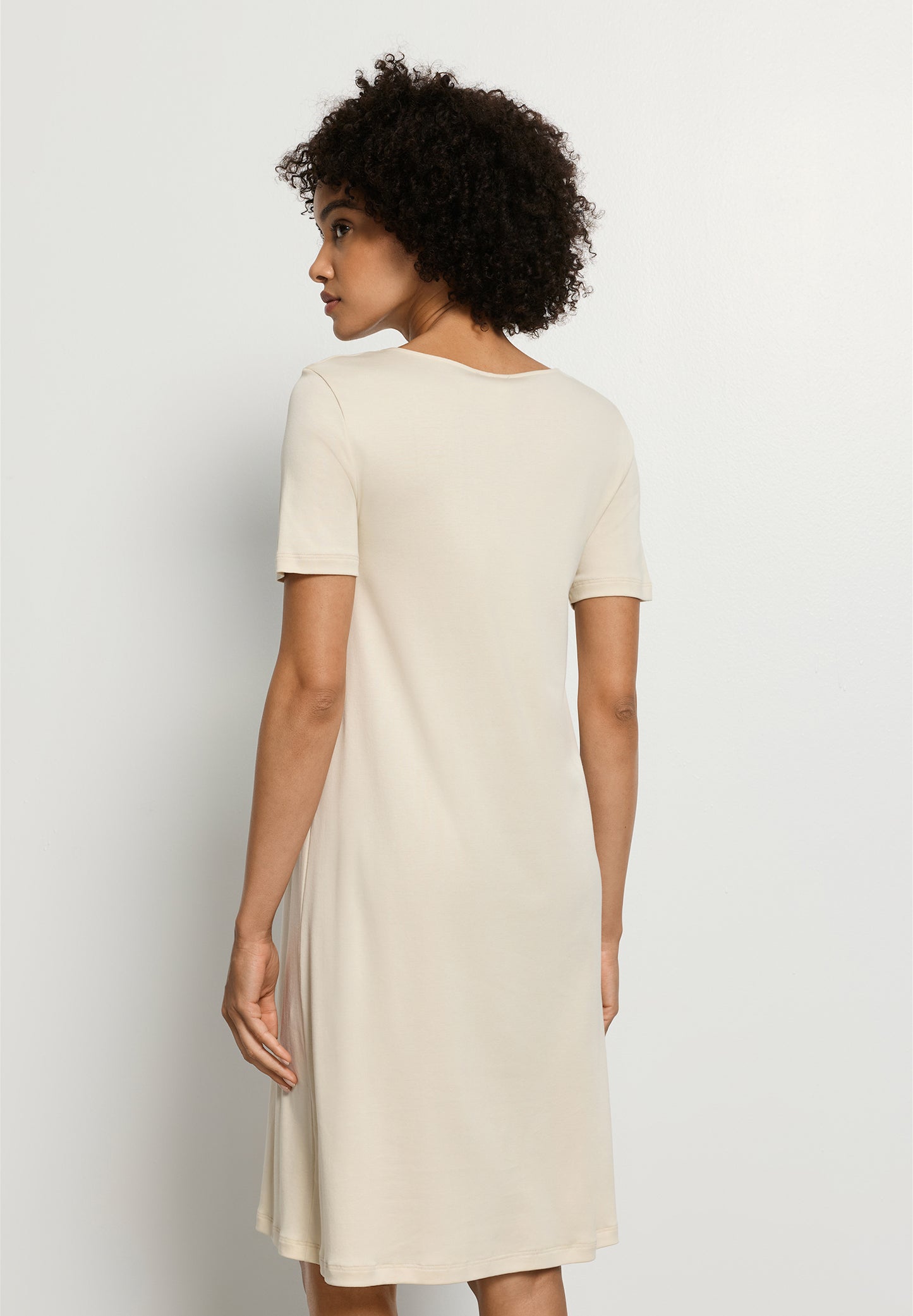The Belen Nw-S/Slv Nightdress 100Cm by HANRO in Summer Sand