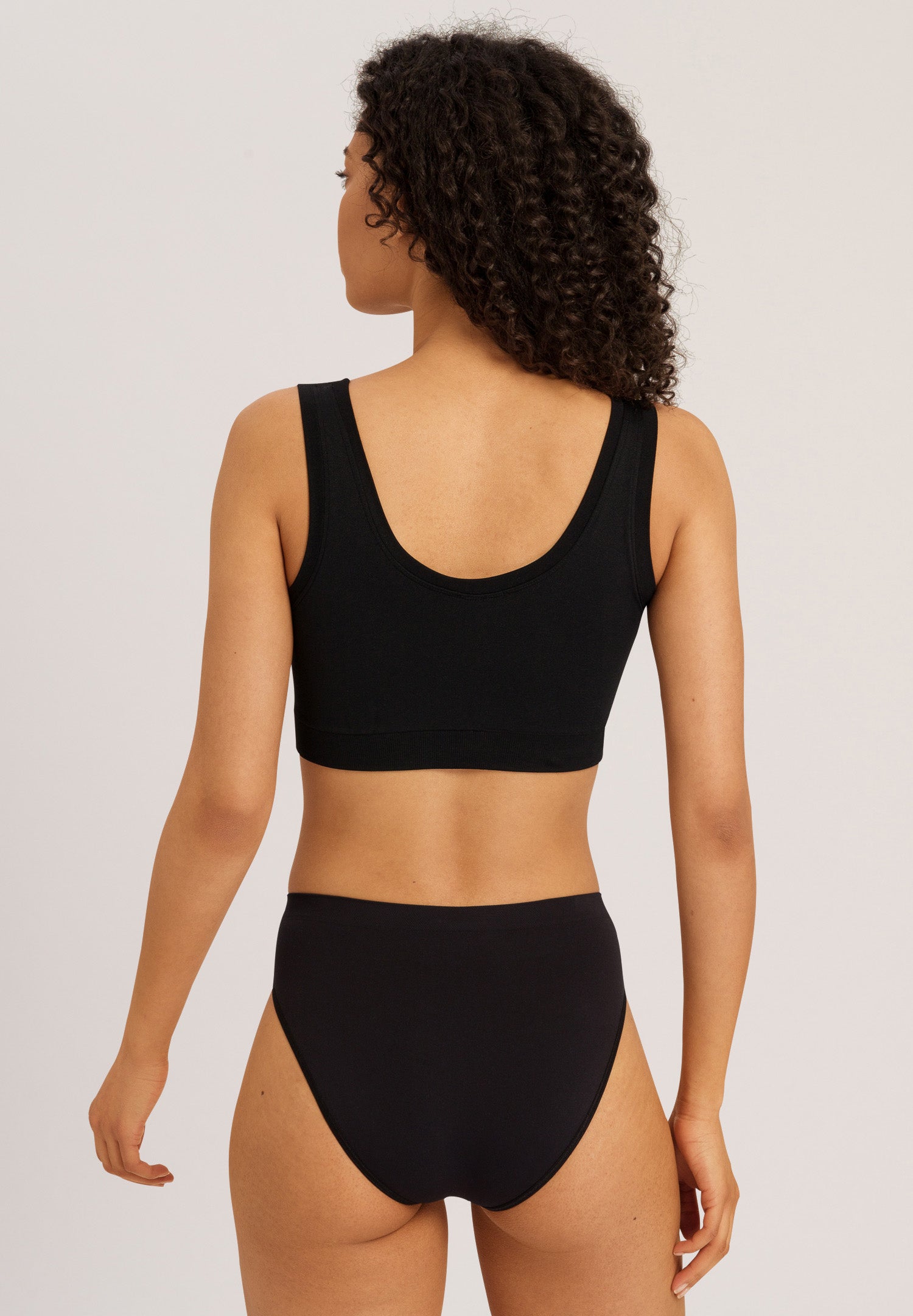 The Touch Feeling-Croptop Padded By Hanro in Black