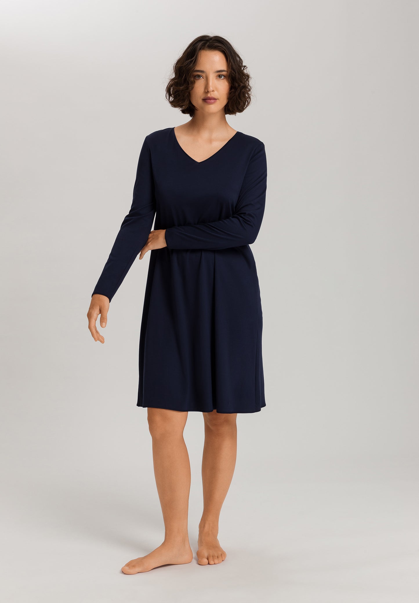 The Cotton Silk-L/Slv Nightdress 100Cm By Hanro in Deep Navy